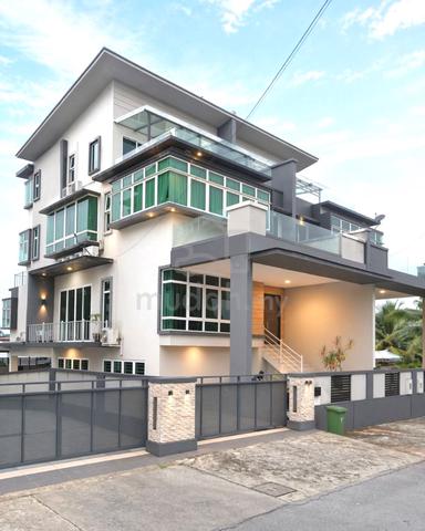 3 Storey Semi D with Lift @ Taman Seng Goon, Hui Sing, Kuching 1