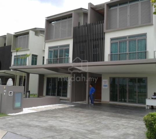 Private Lift 3 Storey Semi D D Island Residence Puchong For Rent 1