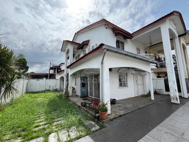 Corner house with large 20 feet side extra land in Sentosa Klang 1