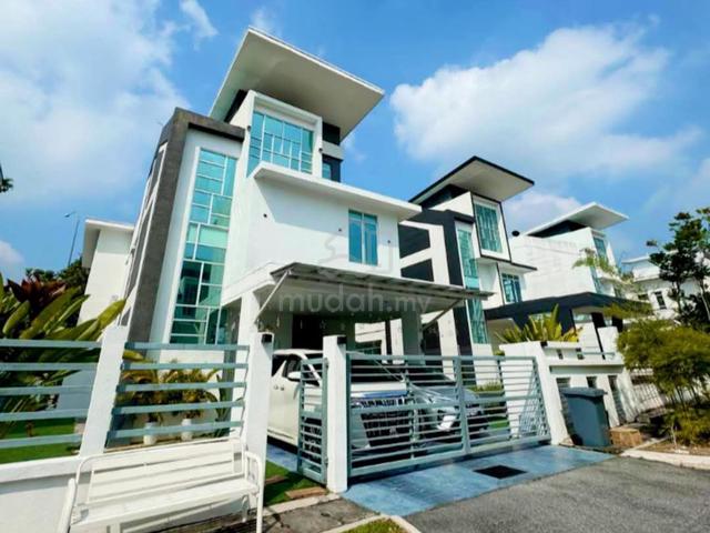 FULLY FURNISHED 2.5 Storey Bungalow at Laman Puteri Sikamat for Sale 1