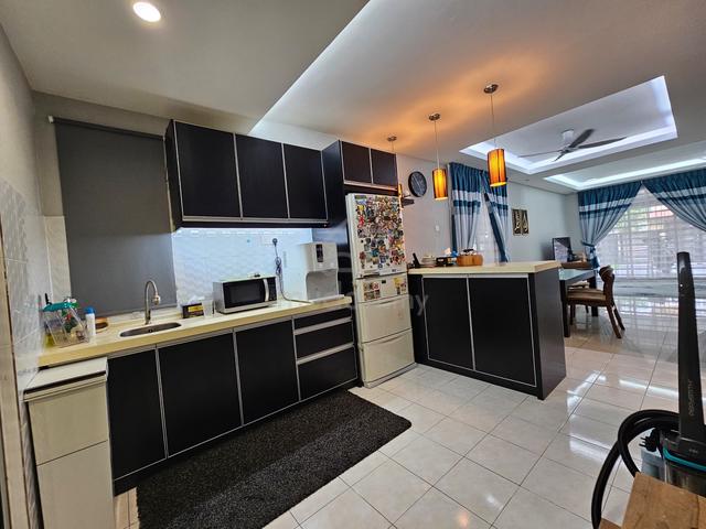 Extra Land 2 Storey Fully Renovated Putra Impiana Puchong End Lot 1