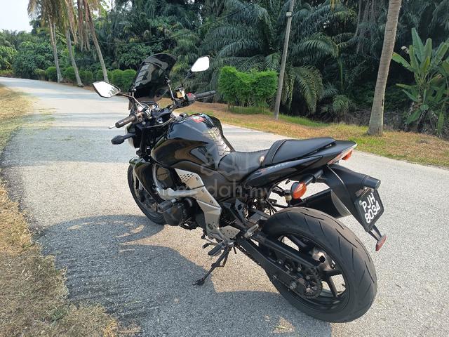 Kawasaki Z750 Tahun 2009 - photo 2 of 6