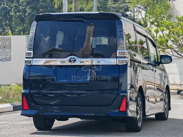 2020 Toyota VOXY 2.0 ZS KIRAMEKI III (A) - 2