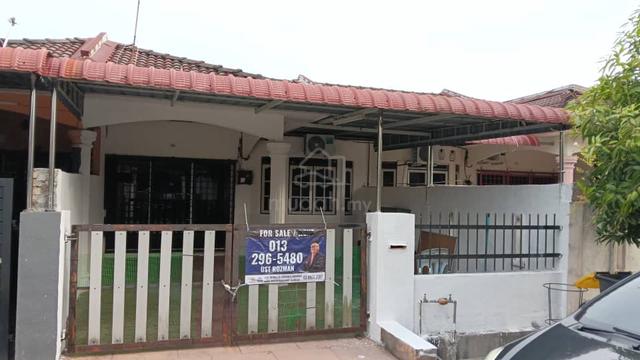 Taman sejati belakang Lotus Manjung Perak 1