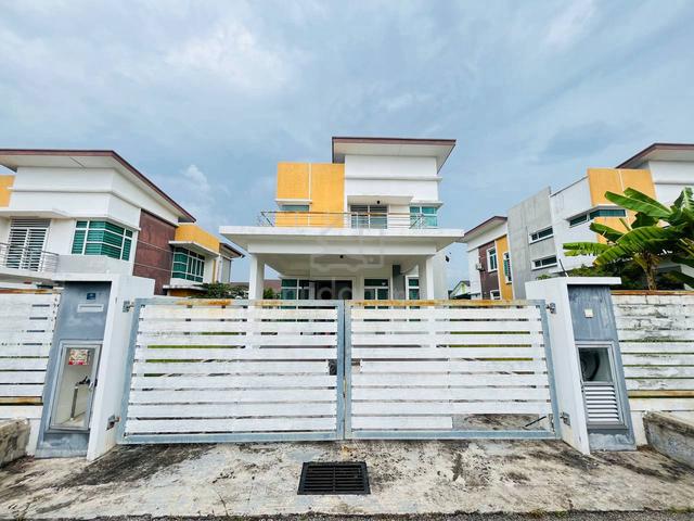Rumah Banglo 2 Tingkat Jalan Cempaka, Taman Paya Rumput Perdana, Melak 1