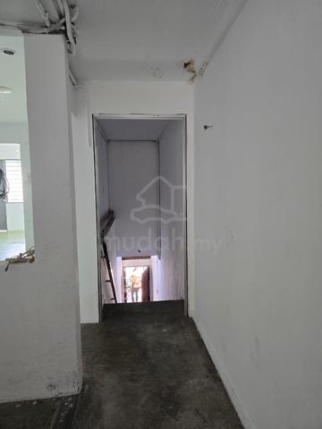2nd Floor Commercial | Island Glades | 1200 sqft | Tuition Suitable 1