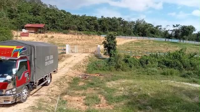 Tanah kebun subur dan berpagar separuh di atas bikit 1