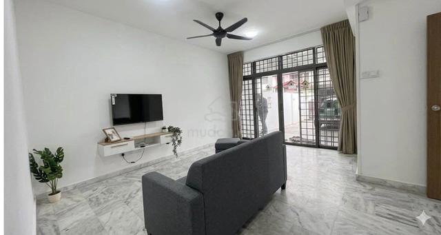 2 Storey For Rent @ Taman Daya/ Tebrau/ 4 Bedroom/ Fully Furniture 1