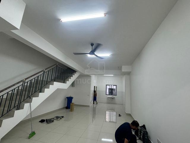 Double Storey House 3 Room For Rent(Robin Bandar Rimbayu) 1
