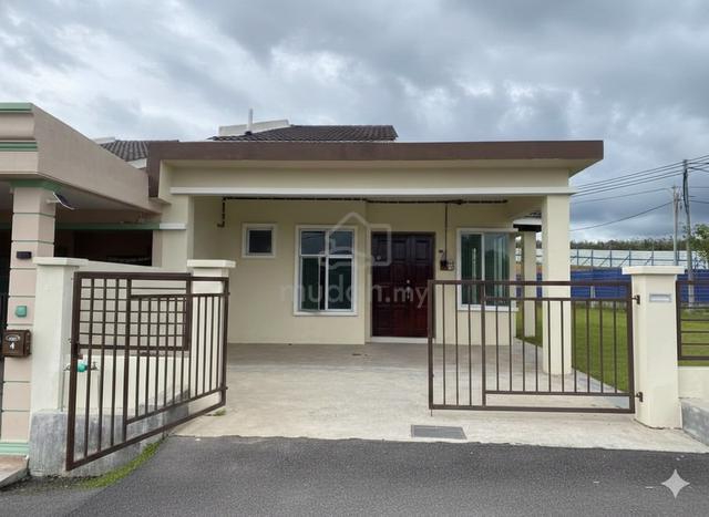 5 Min to Ayer Keroh Toll Single Storey Terrace Non Bumi Unit! Freehold 1