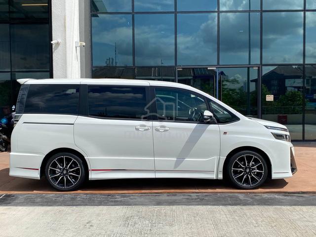 2020 Toyota VOXY 2.0 GR SPORT - 2