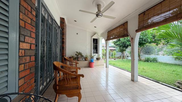 Spacious well maintained Bungalow with KLCC View 1