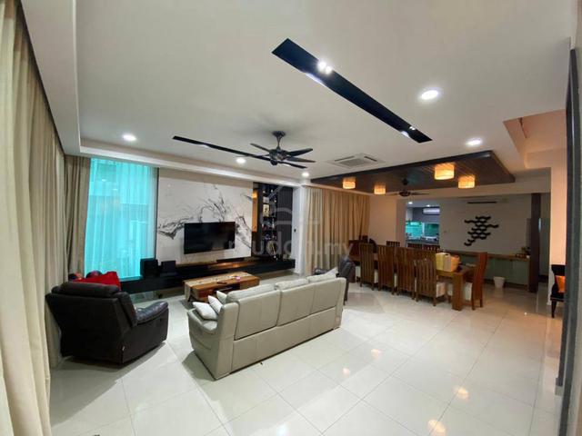 3 storey Cyberjaya Semi D/ Freehold 5 rooms /Partial Furnish Ready In 1