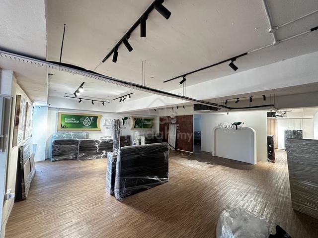 Wow❗ 😍😍 | Kolombong | Office Space | 1st Floor | For Rent 1