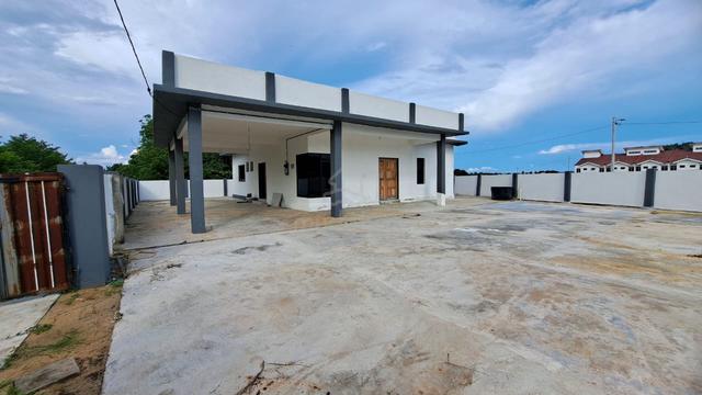 Rumah Banglo Setingkat Setengah, Jerantut Pahang 1