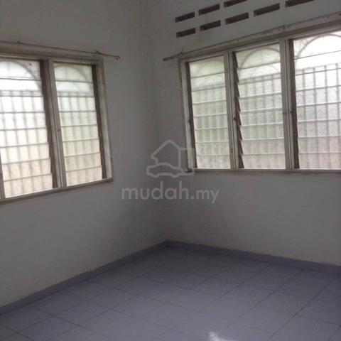 Teluk Pulai Double Storey Corner House For Rent 4