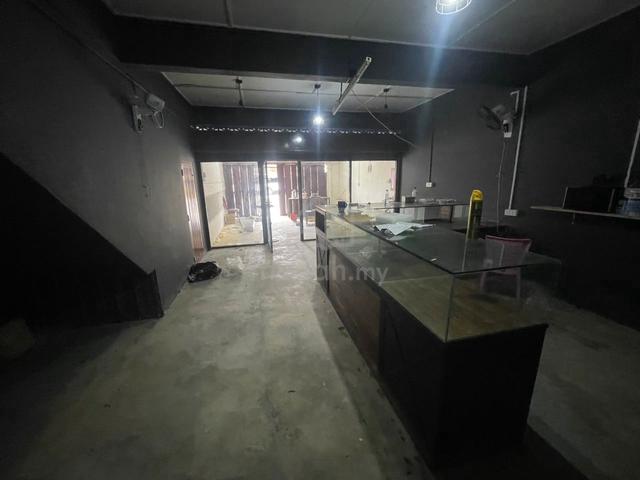 Rumah kedai 2 tingkat  1