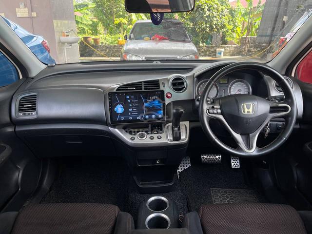 2011 Honda STREAM 1.8 i-VTEC RSZ FACELIFT (A) ORI - 4