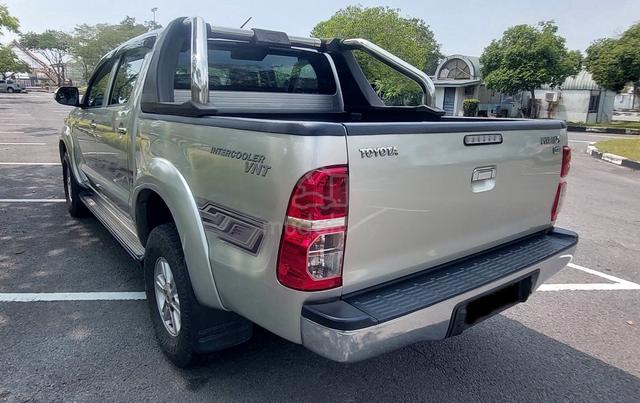 Toyota HILUX 3.0 Double Cab - 2