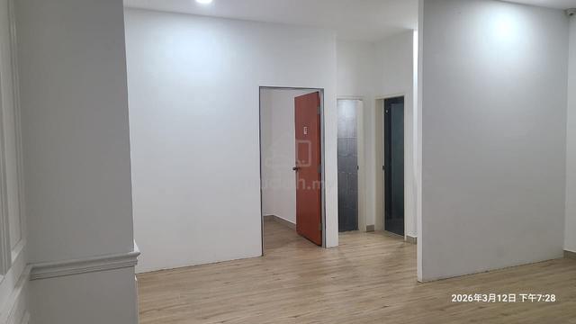 Small Shop unit (550 SF) 1st Floor w/Lift Skyawani2, BtMuda , Sentul 1