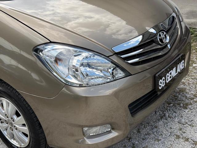 TOYOTA INNoVA 2.0 G (A) 2011 - 4