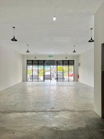 Ground Floor Desa Petaling, facing main road, Ready condition 1