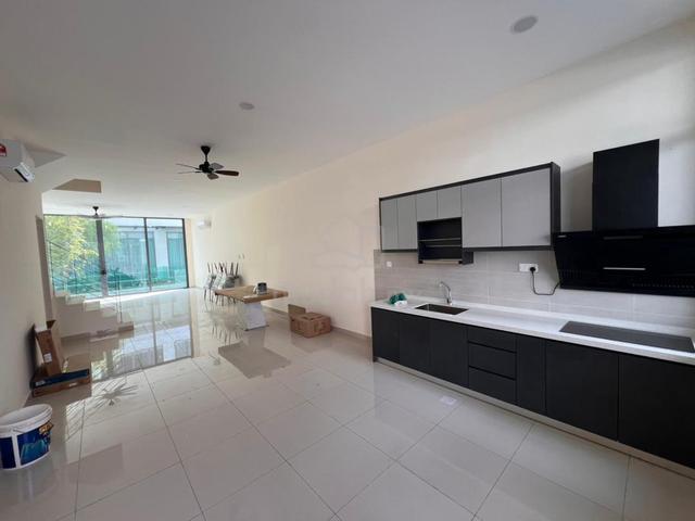 3 Storey ✅ Xania @ Reflexion Terrace Bandar Nusaputra Puchong For Rent 1