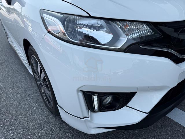 2017 Honda JAZZ 1.5 V (A) - 4