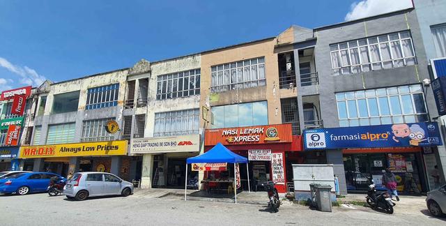 Taman Teratai hot area 3-storey shop GROUND Floor for Rent 1