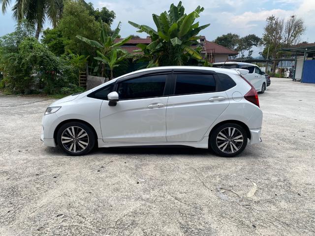 2015 Honda JAZZ 1.5 V (A) - 3