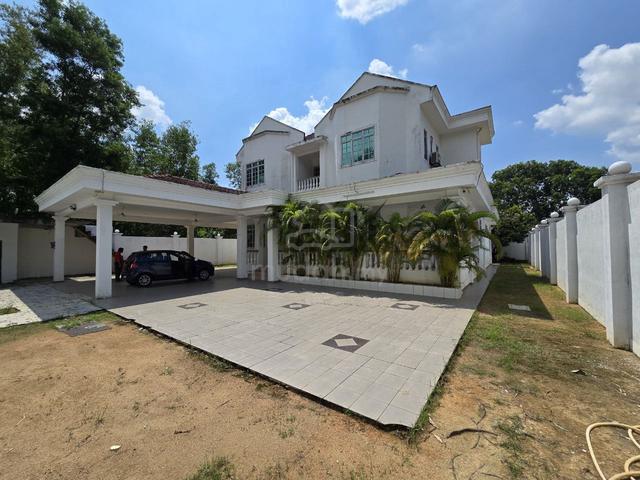 Huge 2-Storey Bungalow for Sale at Bandar Tasik Kesuma, Semenyih 1