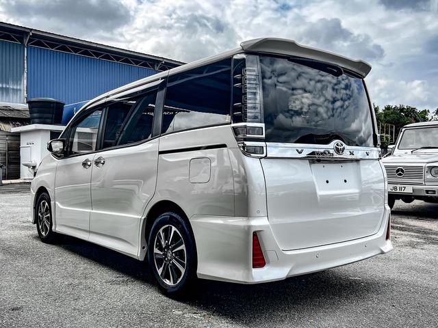 2020 Toyota VOXY 2.0 KIRAMEKI* 7 seater *5WARRANY - 2