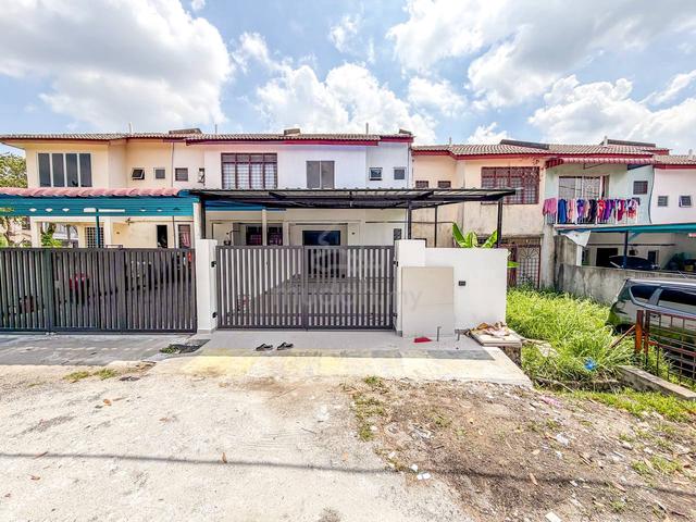 FULLY REFURBISHED Double Storey Terrace Taman Bakawali, Bukit Sentosa 1