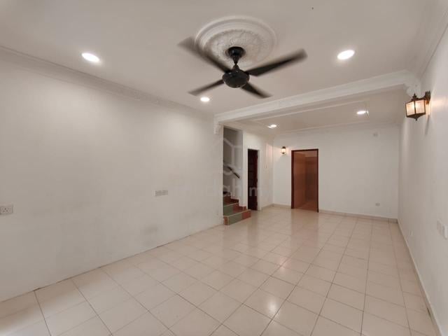 Mount Austin Double Storey  4 Bed 3 Bath 1