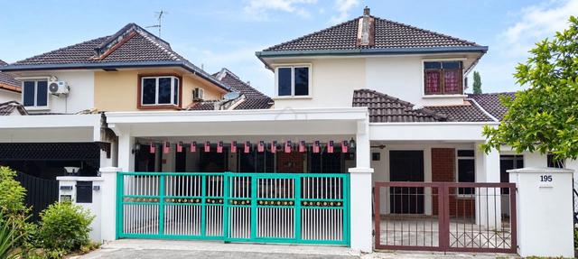 [ NEAR LRT ] 1.5 Storey Terrace Bandar Kinrara 1