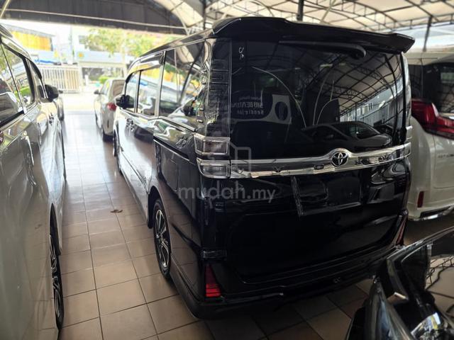 TOYOTA VOXY 2.0 ZS KIRAMEKI III Modelista Bodykit - 2