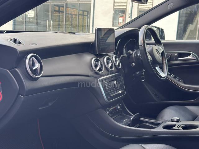 2015 Mercedes Benz CLA180 1.6 AMG Sport (A) - 4