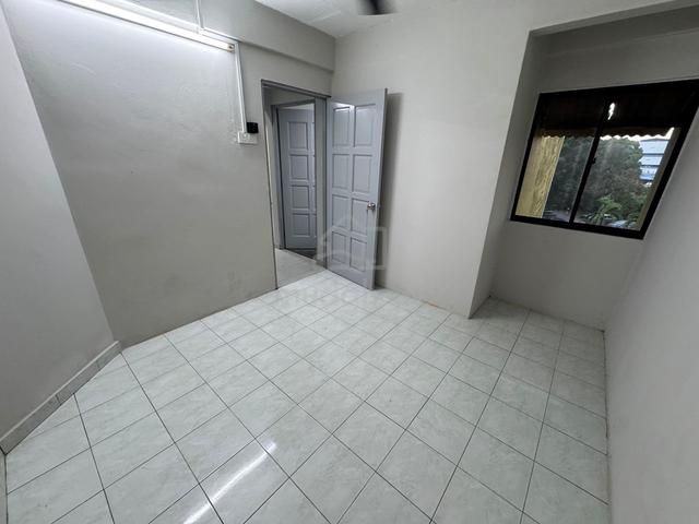 Rumah Pangsa Batu Berendam 1