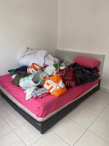 middle room for rent 1