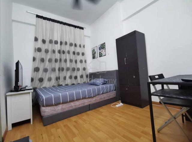 Middle Room for Rent – Millennium Square 1