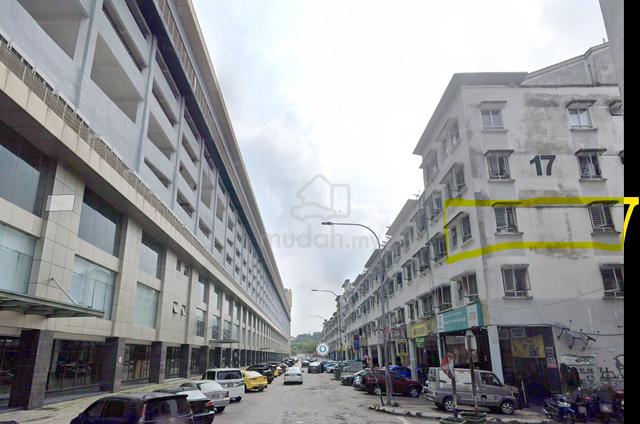 Dataran Otomobil Apartment 1