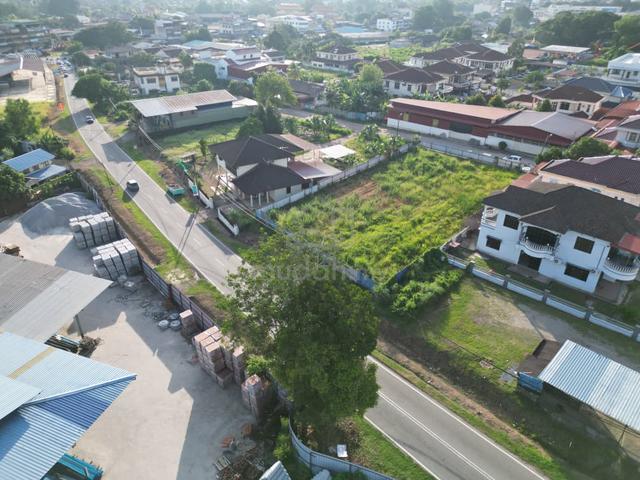 Facing Road Pekan Lama Bungalow Land Title For Rent Near School 1