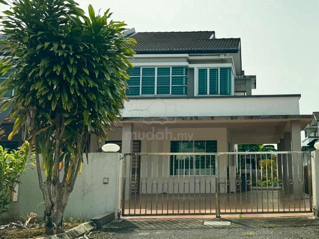 FOR RENT: Large CORNER Double Storey House at Taman Uni Central 1