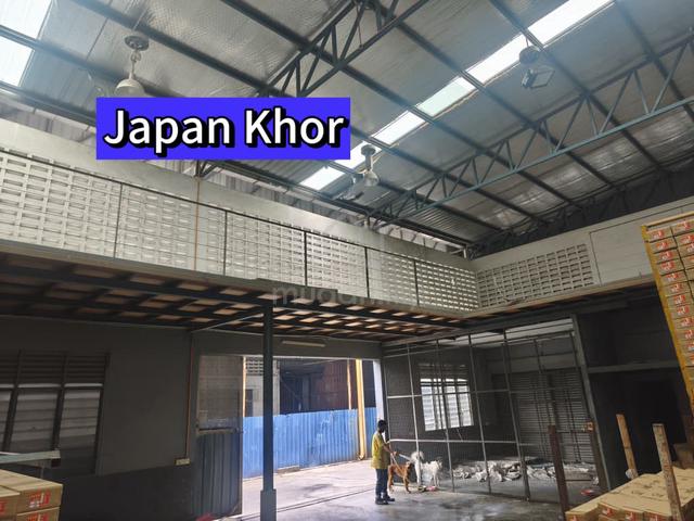 1.5 Storey Semi-Detached Factory / Warehouse For Rent – Valdor 1