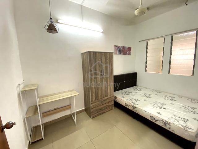 Middle Room Block D Mentari Court Bandar Sunway PJ 1