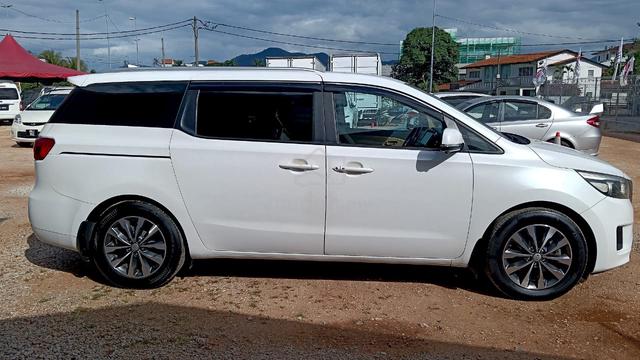2017 Kia GRAND CARNIVAL 2.2 D EX Best Condition - 2