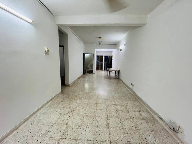 Putri Apartment 1