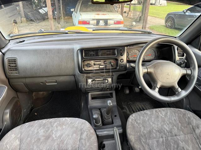 2002 Mitsubishi STORM 2.5 GLX (M) - 4