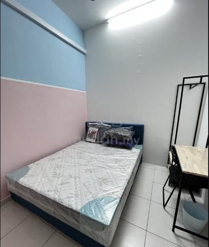 Medium room @ Larkin 1