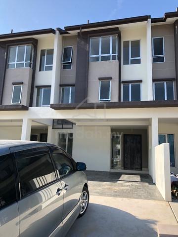 3sty Tropicana Aman Arahsia Residence 22x80sf Kota Kemuning 1